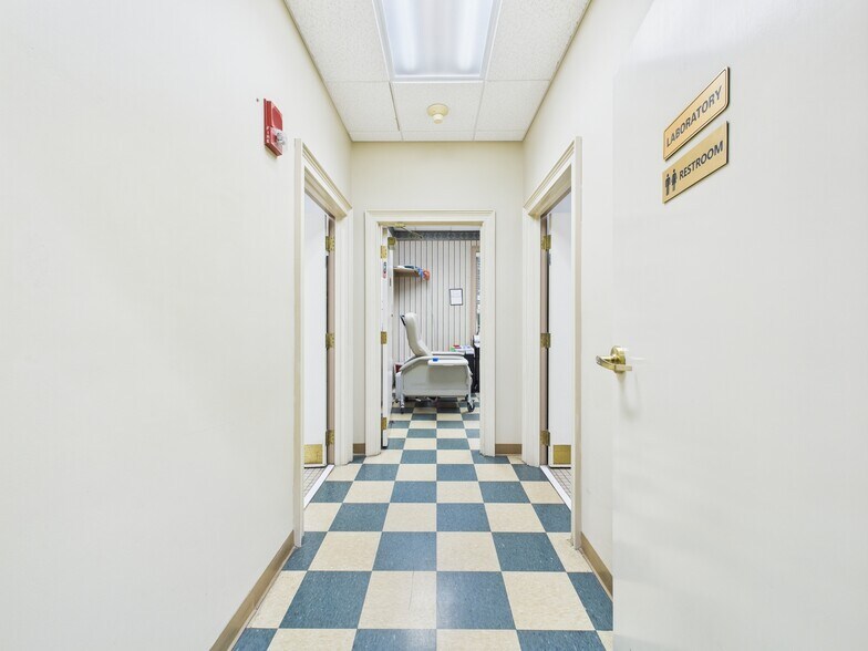 More Photos Of 201 E Dr Hicks Blvd, Florence Medical For Sale