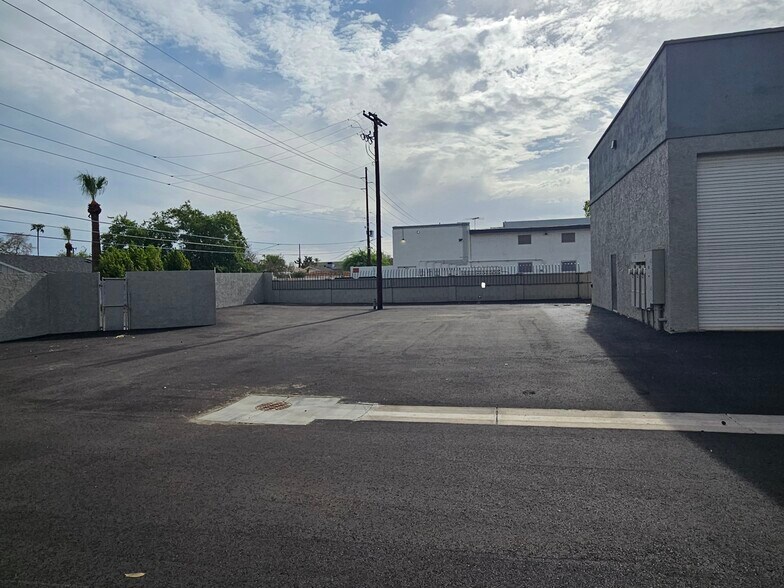 More Photos Of 8718 E McDowell Rd, Scottsdale Industrial For Sale