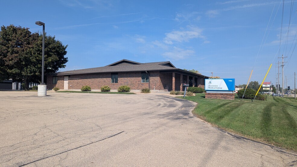 Primary Photo Of 1186 Appleton Rd, Menasha Medical For Sale