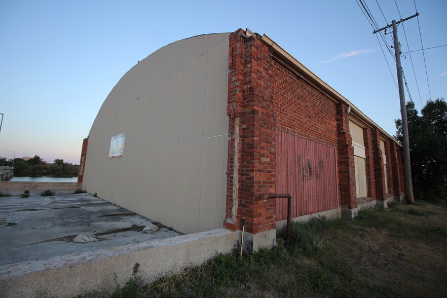 More Photos Of 1 Bay Dr, Great Falls Flex For Sale