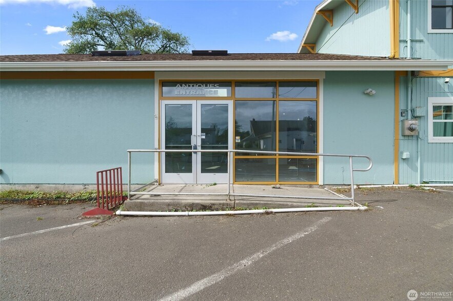 More Photos Of 4705 Pacific Way, Seaview Freestanding For Sale