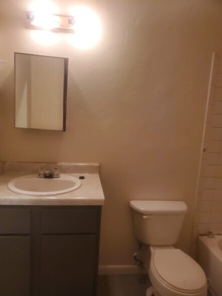 More Photos Of 2100-2108 Sidney St, Pine Bluff Apartments For Sale