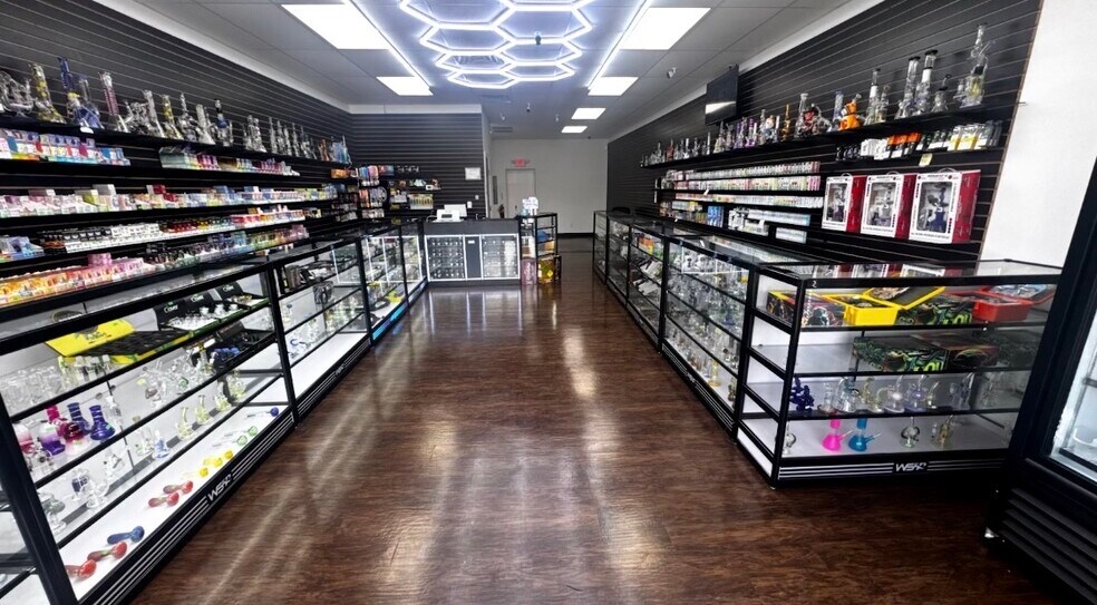 More Photos Of 910 Huntsville Hwy, Fayetteville Storefront For Lease