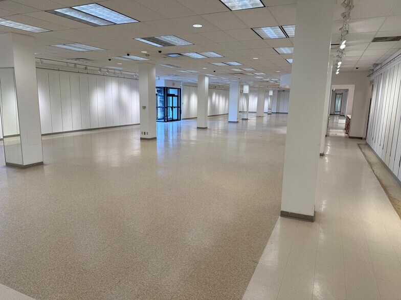 More Photos Of 10440 Macleod Trl SE, Calgary Unknown For Lease
