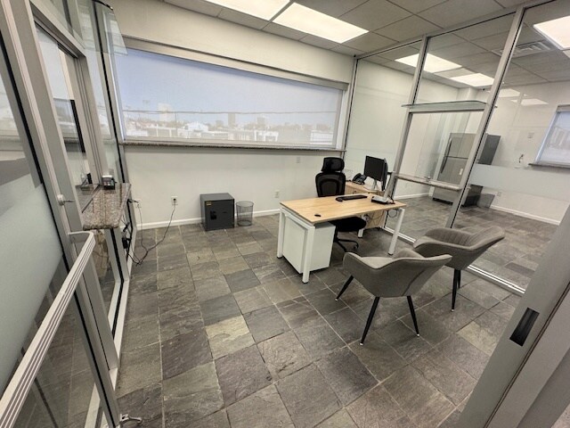 More Photos Of 5712 Southwest Fwy, Houston Auto Dealership For Lease