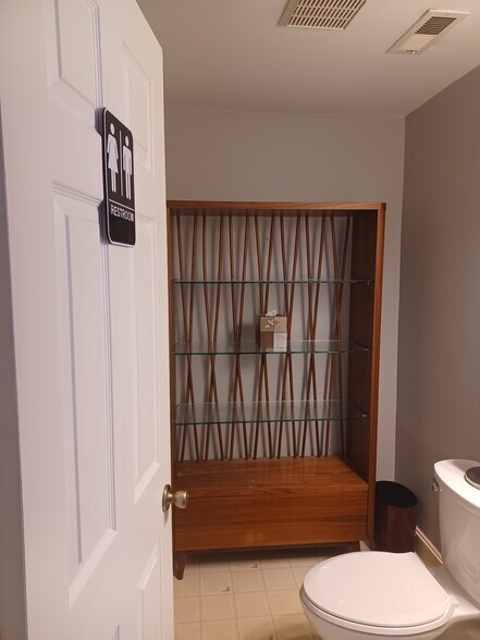 More Photos Of 5202 Tacoma Mall Blvd, Tacoma Office For Lease