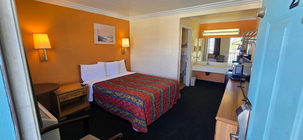 More Photos Of 16352 Sierra Hwy, Mojave Hotel For Sale