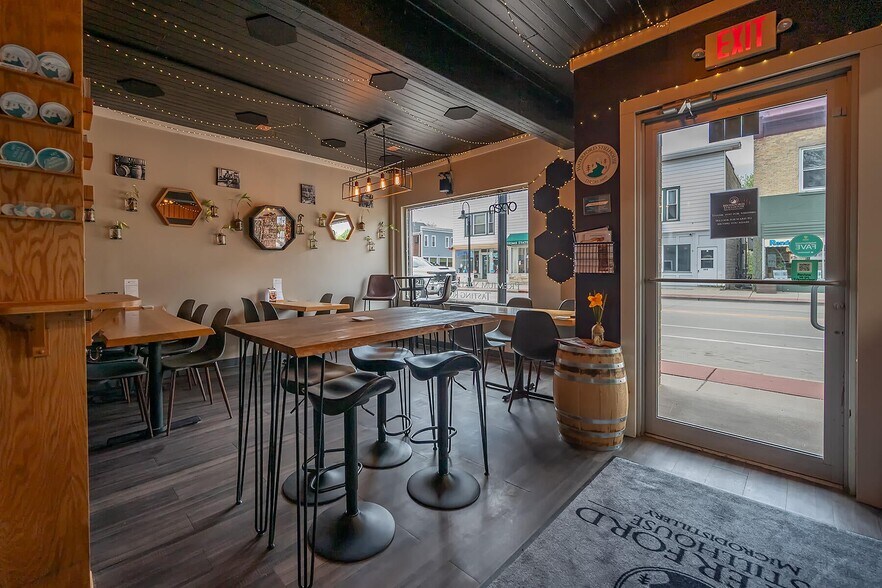 More Photos Of 228 E Main St, Waterford Bar For Sale