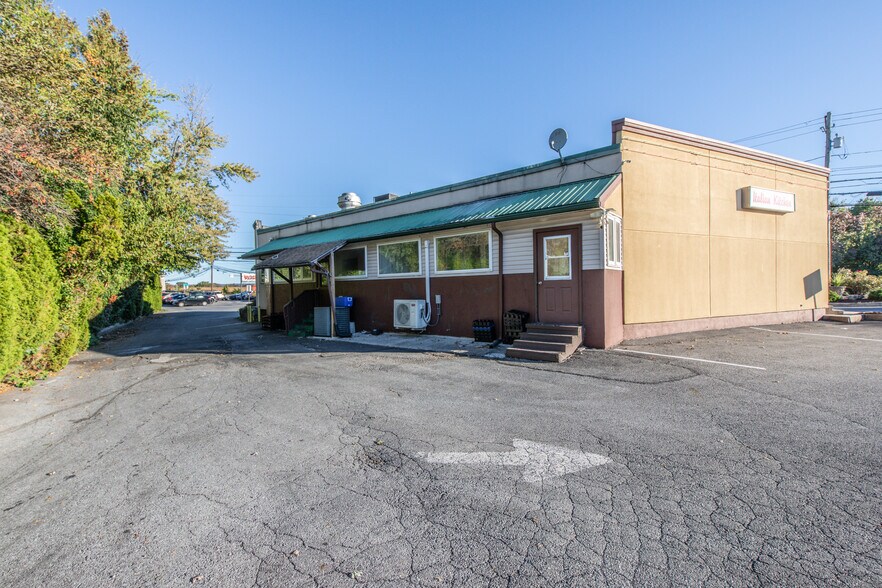 More Photos Of 2400 Schoenersville Rd, Allentown Restaurant For Sale