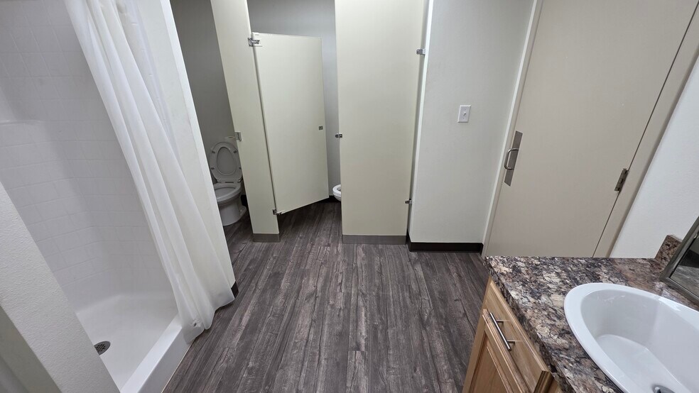 More Photos Of 8211 E County Road 62, Midland Warehouse For Sale