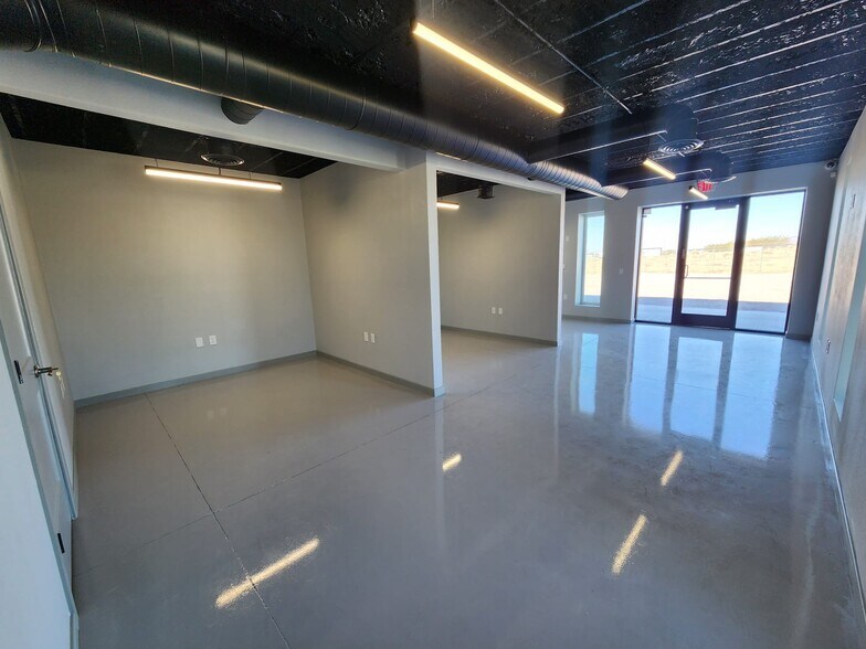 More Photos Of 22950 Stern Dr, Anthony Warehouse For Lease