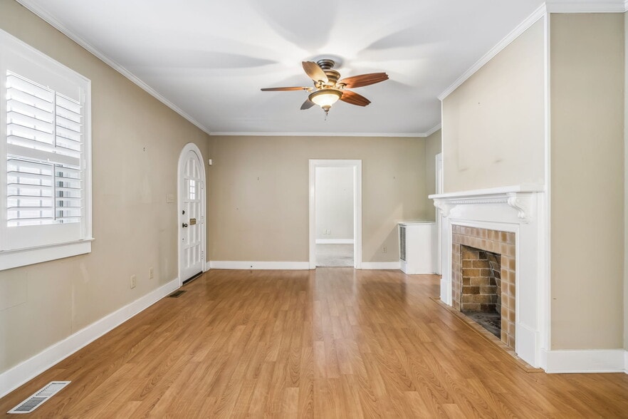 More Photos Of 609 W 7th St, Columbia Office For Sale