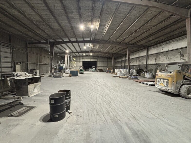 More Photos Of 7015 Highway 271 S, Fort Smith Distribution For Sale