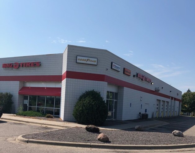 More Photos Of 22 8th Ave SE, Saint Cloud Auto Repair For Lease