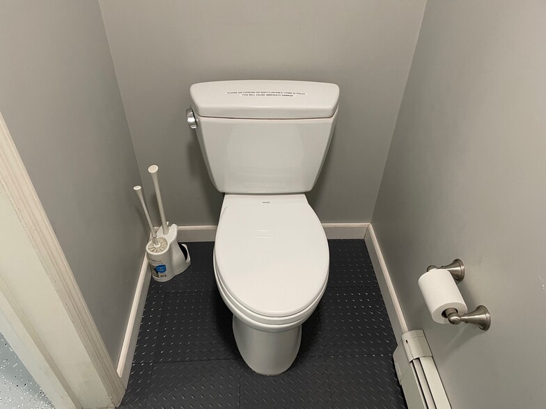 More Photos Of 465 W Main St, Wyckoff Warehouse For Lease