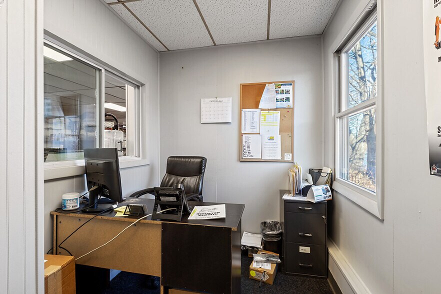 More Photos Of 350 Upper Main St, Fairfield Service For Sale