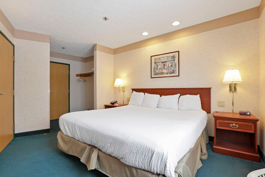 More Photos Of 509 S Wooster Ave, Strasburg Hotel For Sale