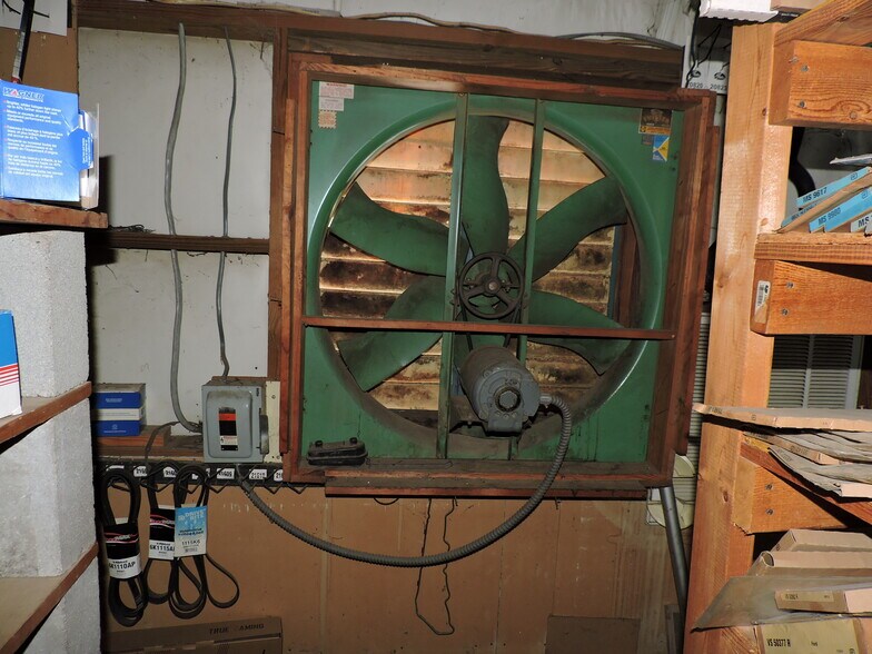 More Photos Of 130 Academy Dr, Greenville Auto Repair For Sale
