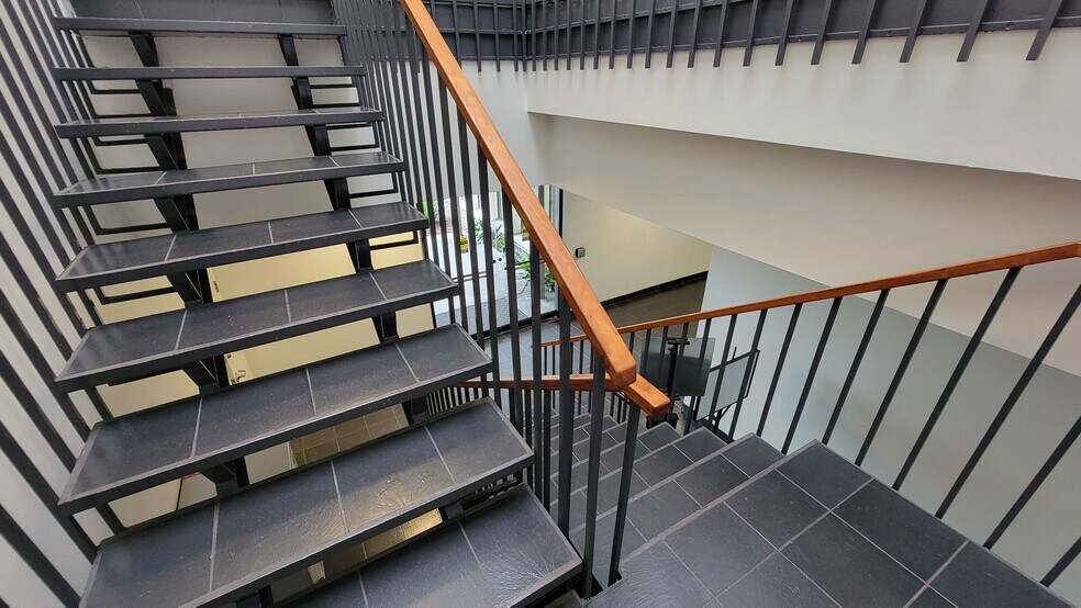 More Photos Of 3292 E Spring St, Long Beach Warehouse For Lease