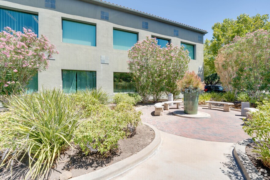 More Photos Of 28632 Roadside Dr, Agoura Hills Office For Lease