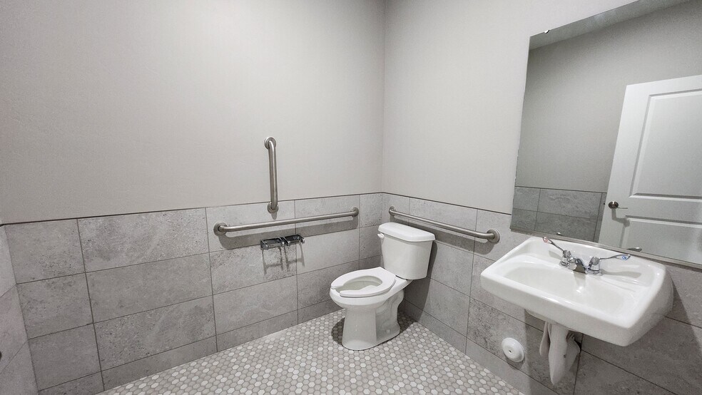 More Photos Of TBD 17th St & Midway Ave, Ammon Office For Sale