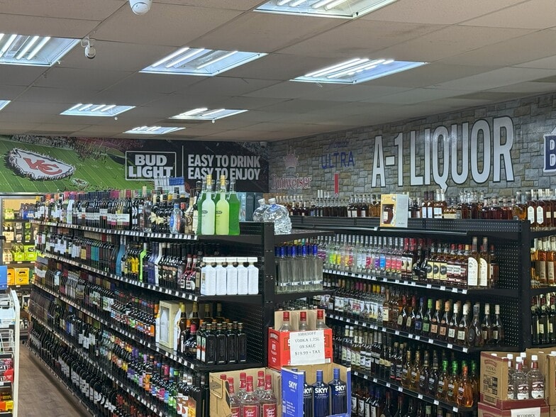 More Photos Of 1020 N Highway 7, Pleasant Hill Convenience Store For Sale