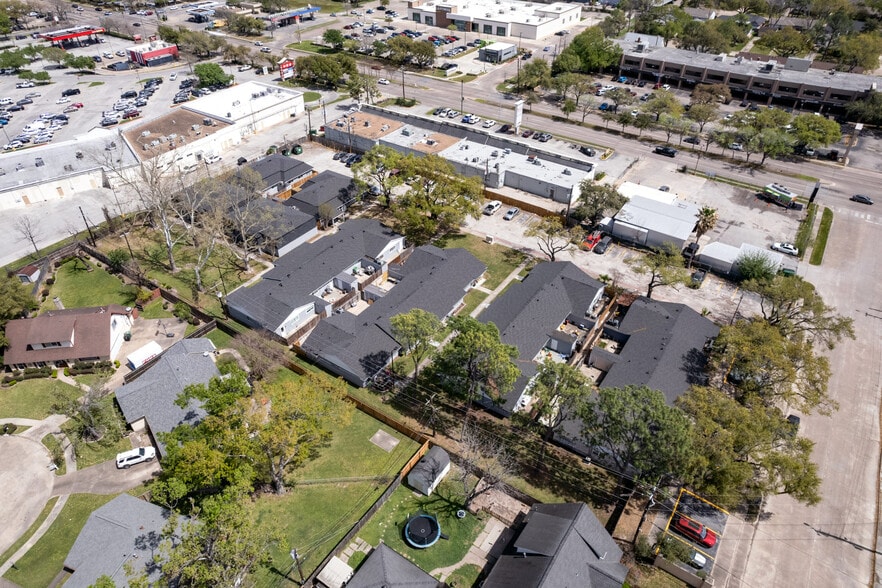 Primary Photo Of 2675-2689 Gessner Rd, Houston Apartments For Sale