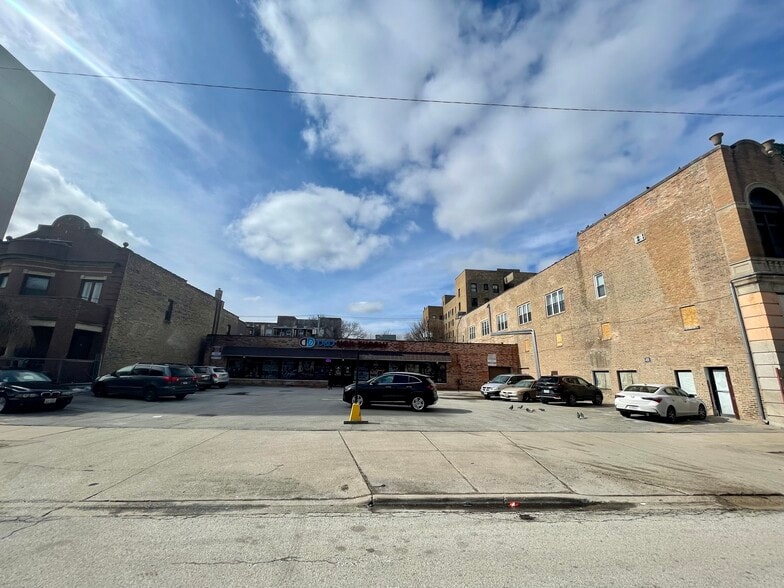 More Photos Of 4936 N Sheridan Rd, Chicago Storefront For Sale