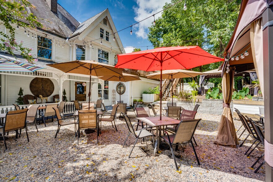 More Photos Of 412 6th St, Bristol Restaurant For Sale