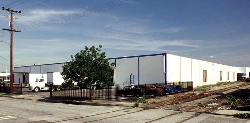 More Photos Of 6408-6414 Gayhart St, Commerce Warehouse For Sale