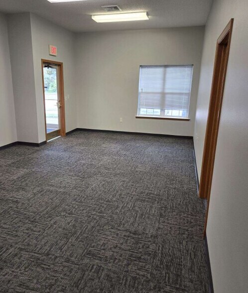 More Photos Of 781 Lois Dr, Sun Prairie Office For Sale