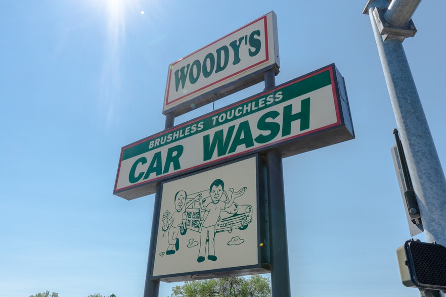 Primary Photo Of 1201 Cedar St, Helena Carwash For Sale