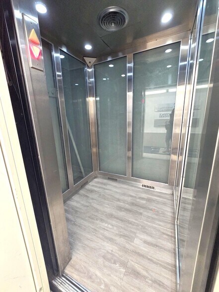 More Photos Of 31-19 Newtown Ave, Astoria Office For Sale