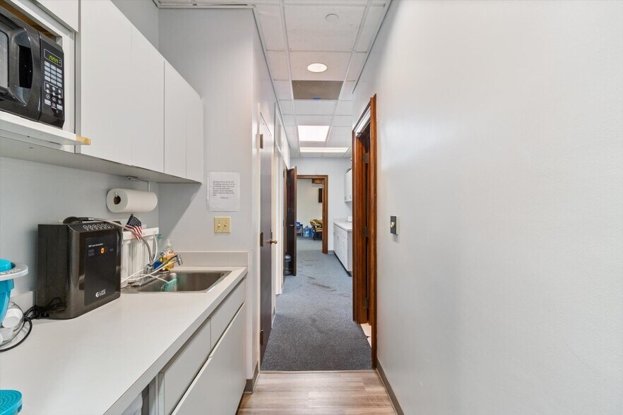 More Photos Of 268 S Suncoast Blvd, Crystal River Office For Sale