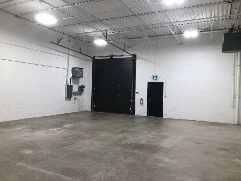 More Photos Of 1290 Speers Rd, Oakville Light Distribution For Lease