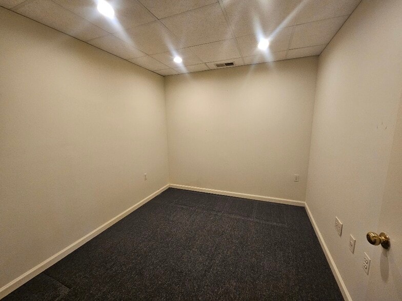 More Photos Of 11700-11706 Bowman Green Dr, Reston Office For Sale