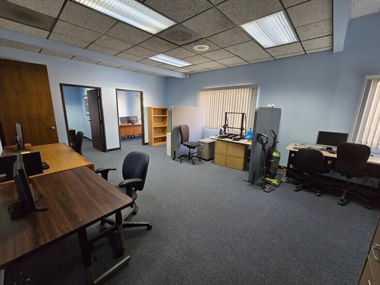 More Photos Of 15540 Rockfield Blvd, Irvine Research And Development For Lease