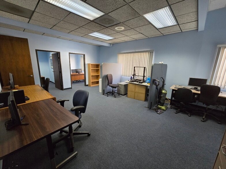 More Photos Of 15540 Rockfield Blvd, Irvine Research And Development For Lease