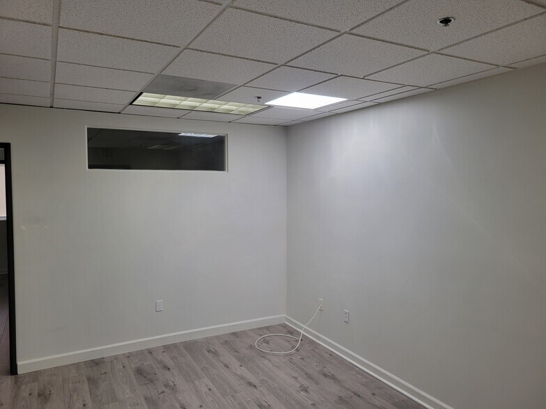 More Photos Of 2626 Foothill Blvd, La Crescenta Loft Creative Space For Lease