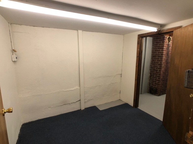 More Photos Of 24 Larkfield Rd, East Northport Office For Lease