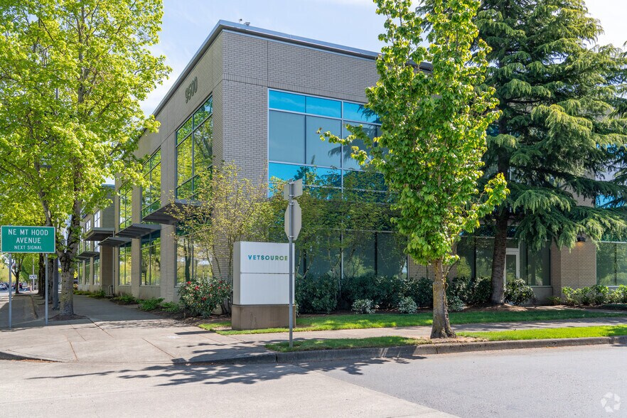More Photos Of 9500 NE Cascades Pky, Portland Office For Sale