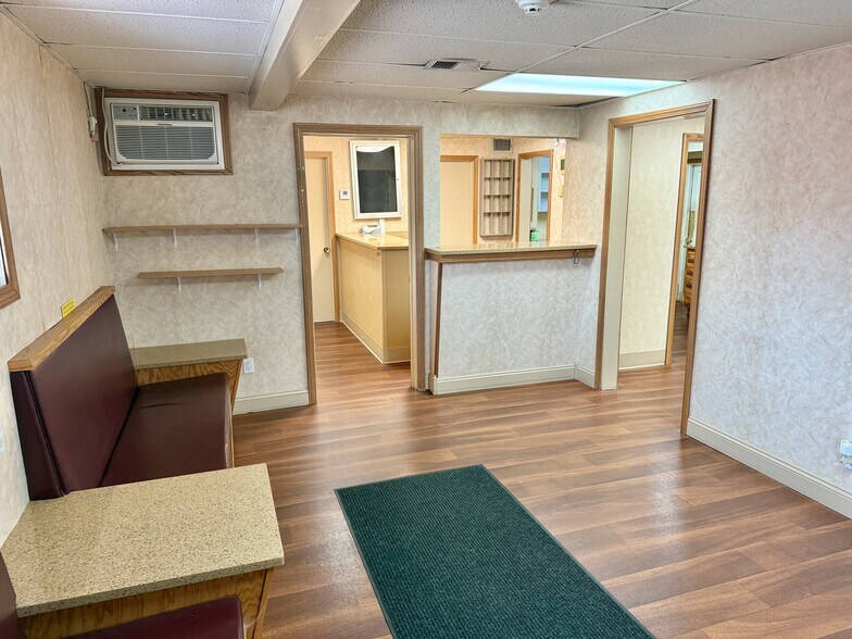 More Photos Of 1107 Lincoln Way E, Massillon Veterinarian Kennel For Sale
