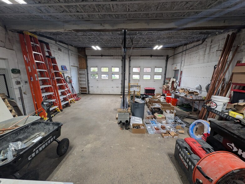 More Photos Of 700 Pulaski Blvd, Bellingham Storefront For Sale