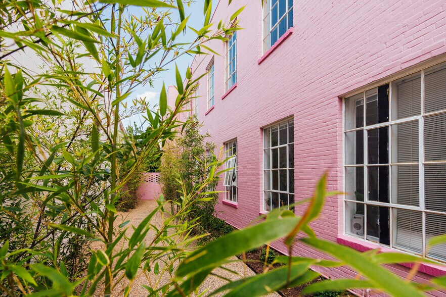 More Photos Of 215 Church St, Decatur Loft Creative Space For Lease