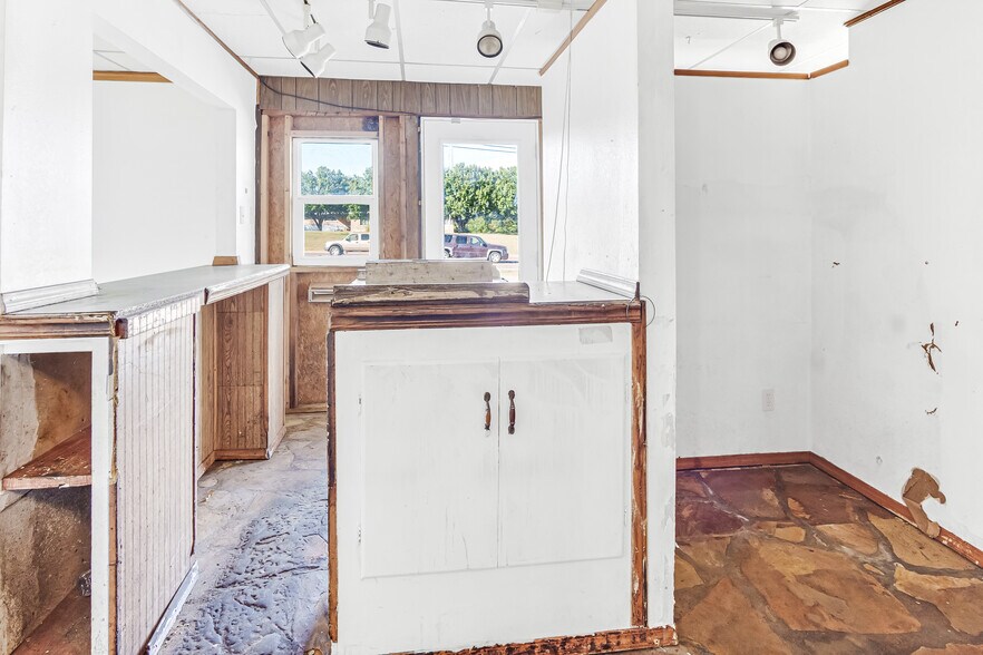 More Photos Of 11944 NE 23rd St, Choctaw Auto Repair For Sale