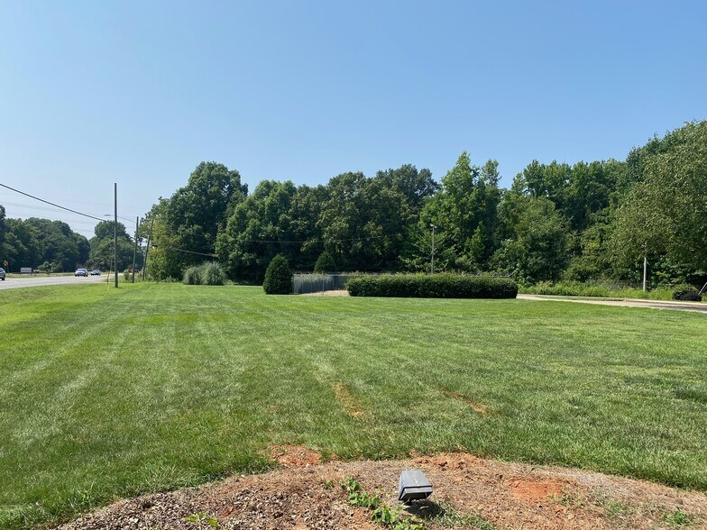More Photos Of 11819 Reames Rd, Charlotte Office For Sale