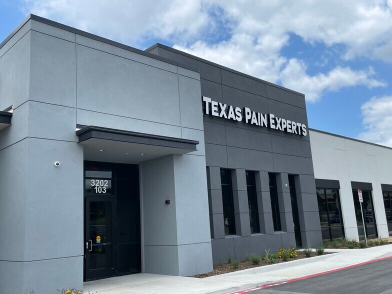 More Photos Of 3202 Cherry Ridge Dr, San Antonio Medical For Lease