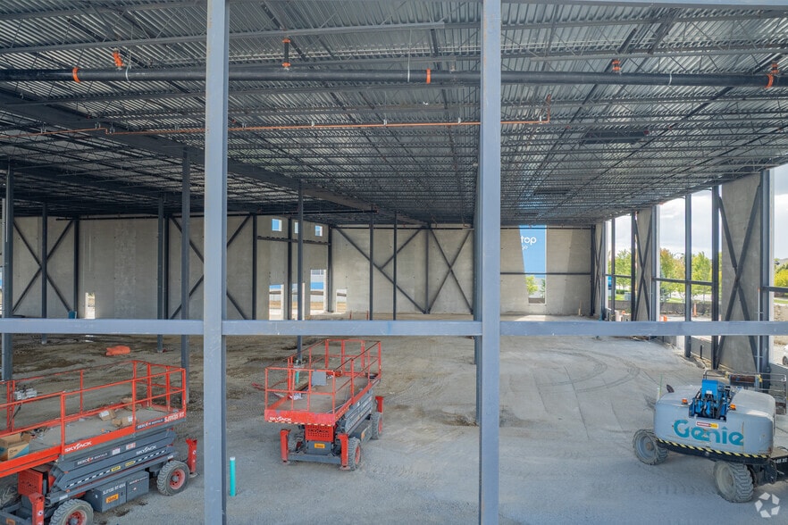 More Photos Of 435 Cityview Blvd, Vaughan Industrial For Sale