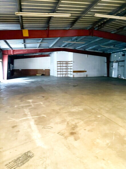 More Photos Of 1424 N Gulf Ave, Crystal River Self Storage For Lease