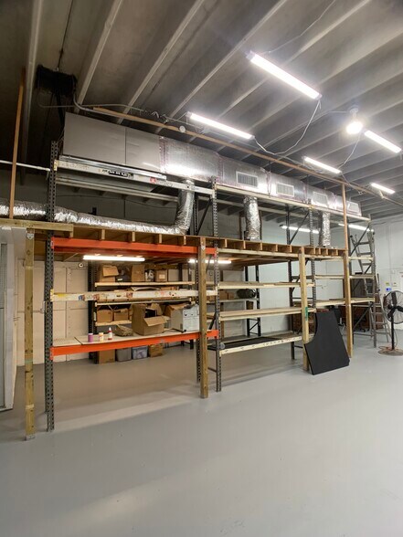 More Photos Of 676 NW 23rd St, Miami Warehouse For Lease